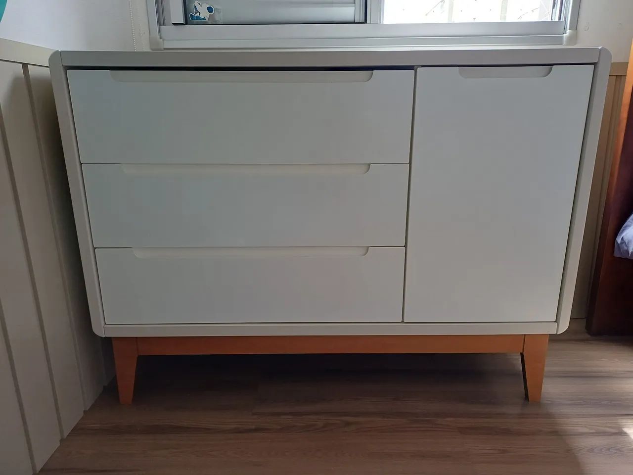 Cômoda BO 3 gavetas e porta