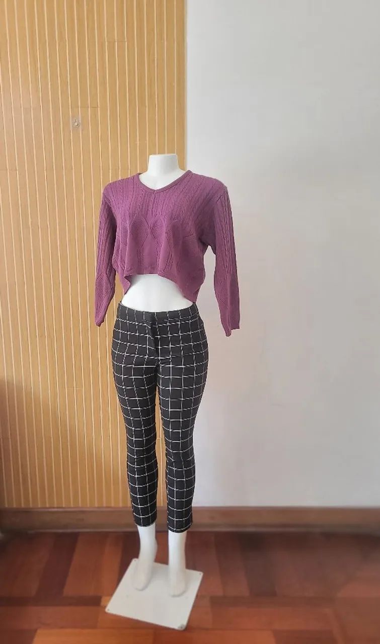 Suéter feminino tricô cropped roxo tam M