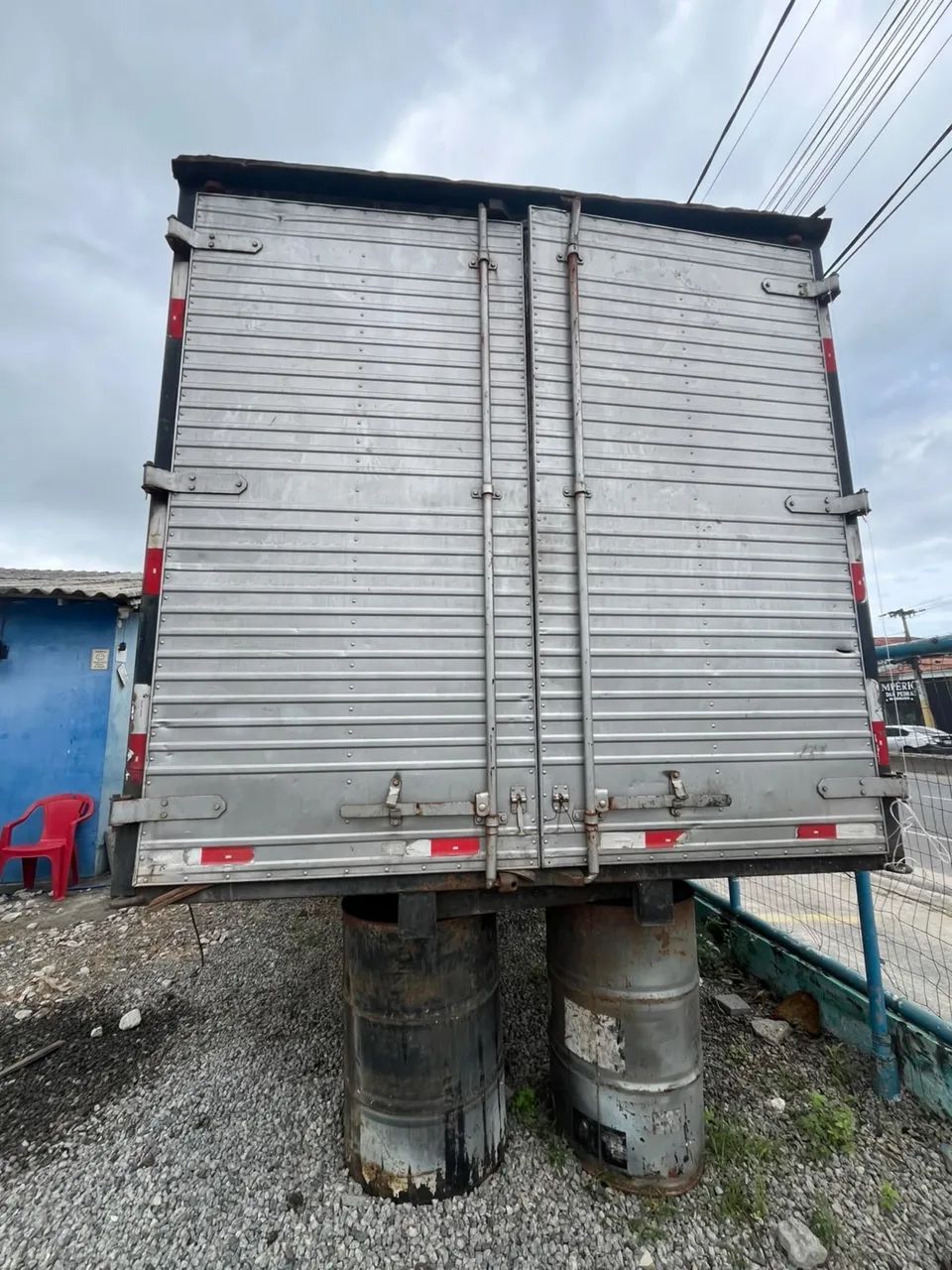 Vendo baú para caminhão toco de 7 m - Foto 4