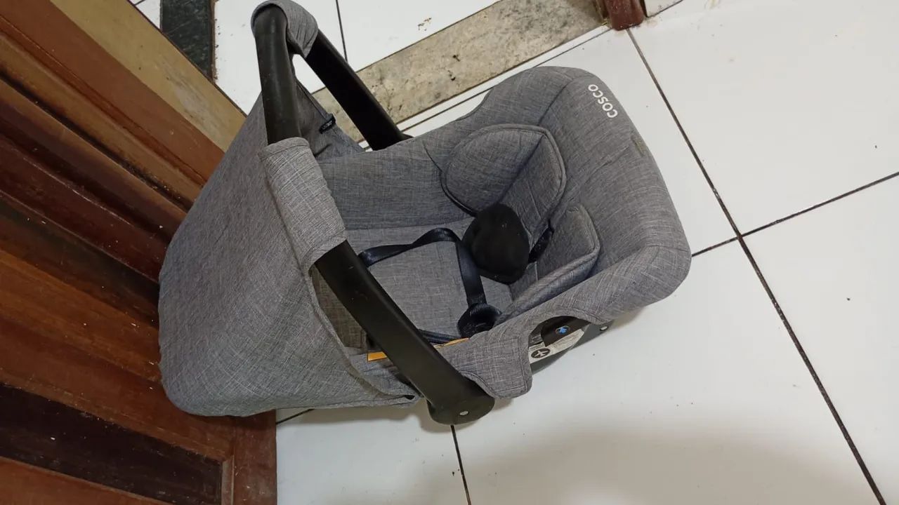 Carrinho de bebê com bebê conforto - Foto 4