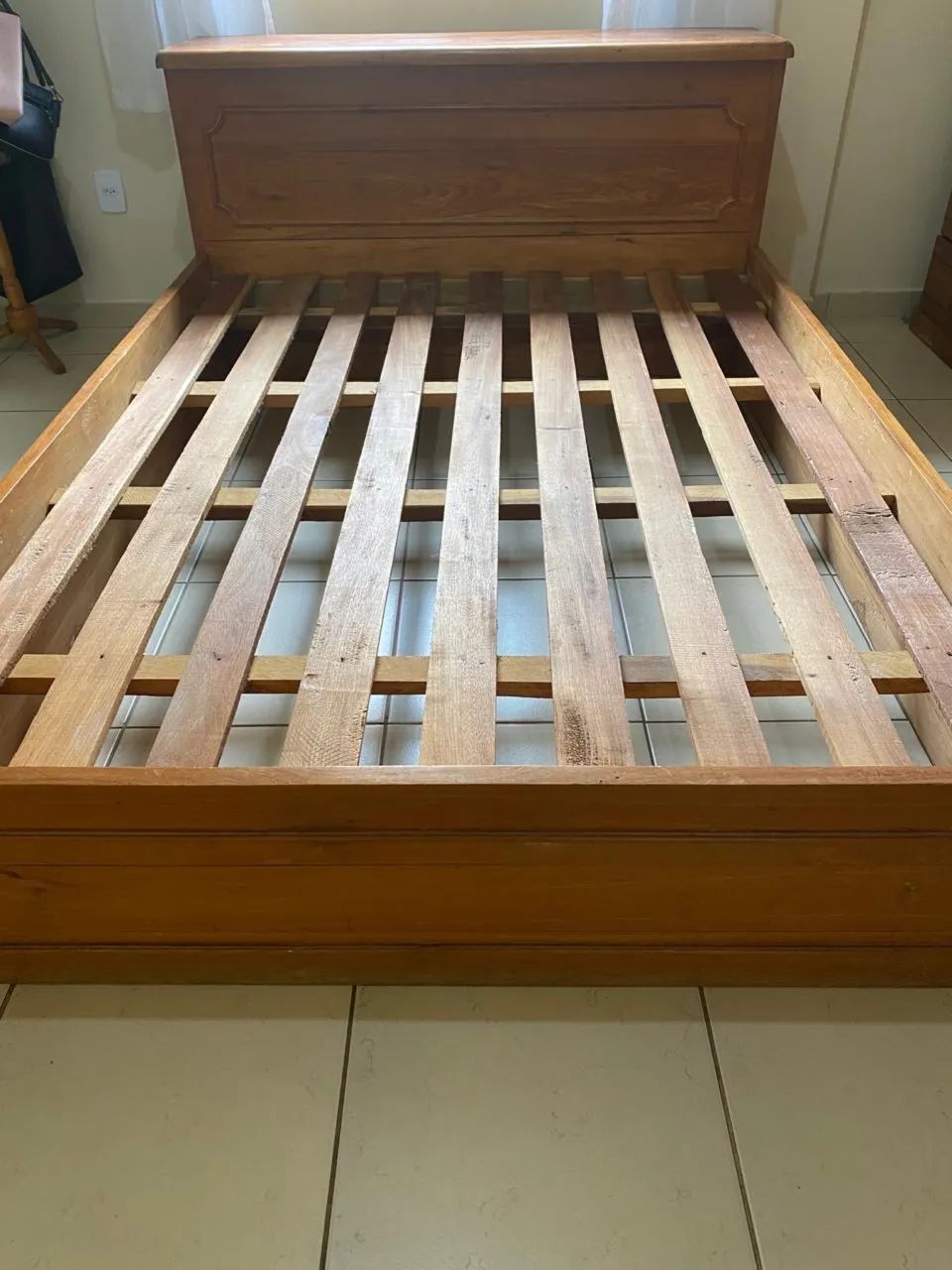 CAMA DE MADEIRA COM BAÚ - Foto 2