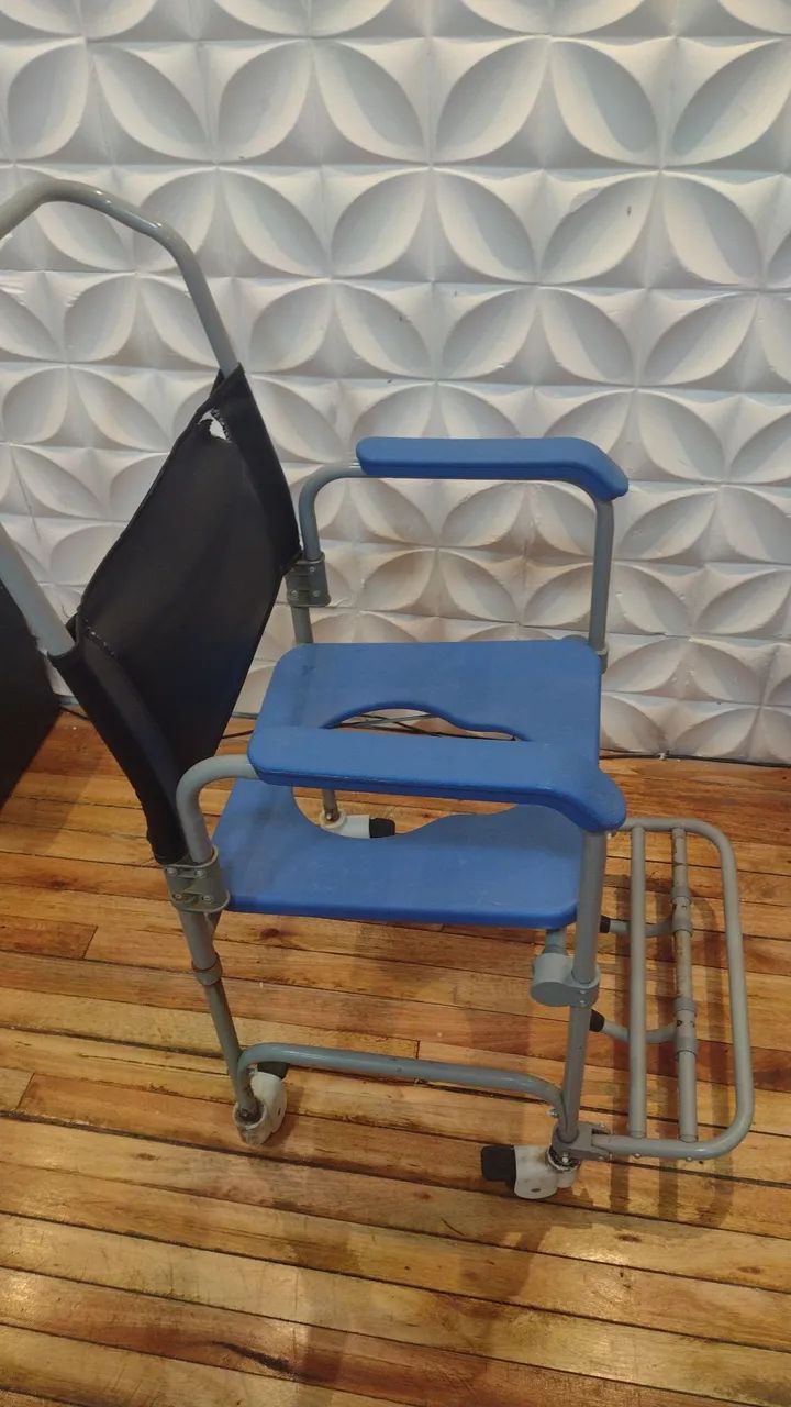 Cadeira de rodas para banho  - Foto 4