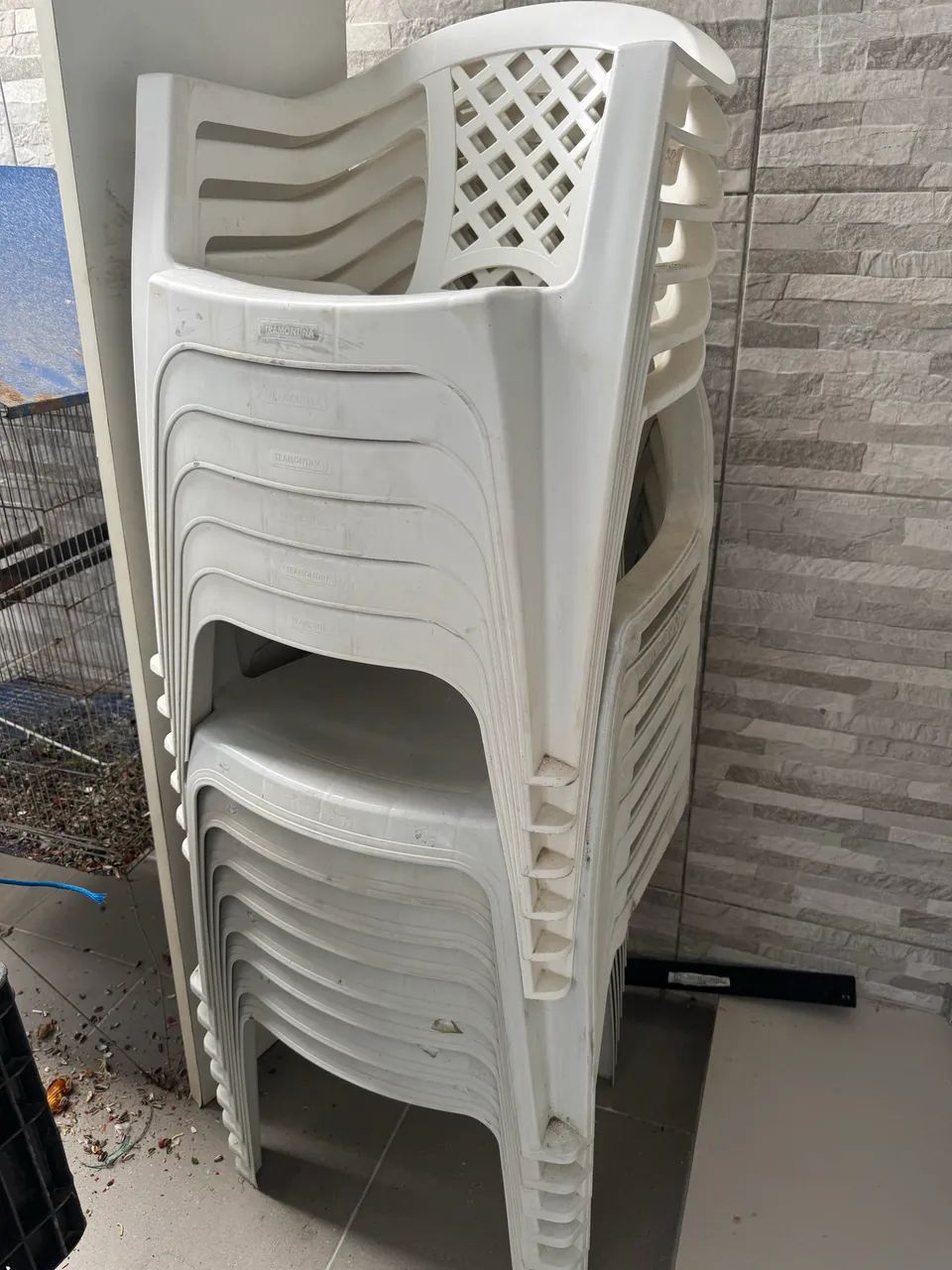 Conjunto de mesa e cadeiras (3 conjuntos disponíveis)  - Foto 2