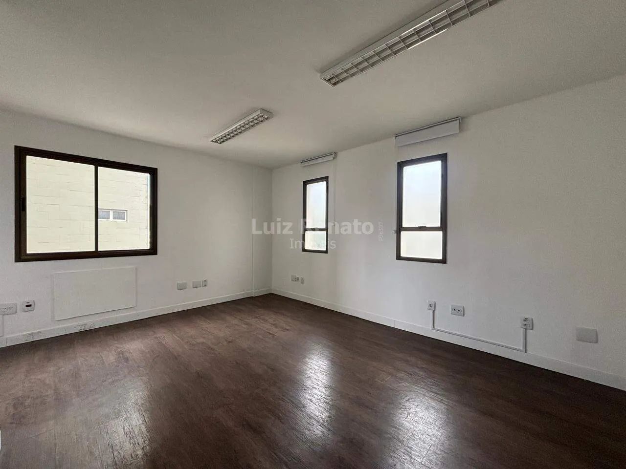 Sala comercial para locação, 55m² de área na Savassi