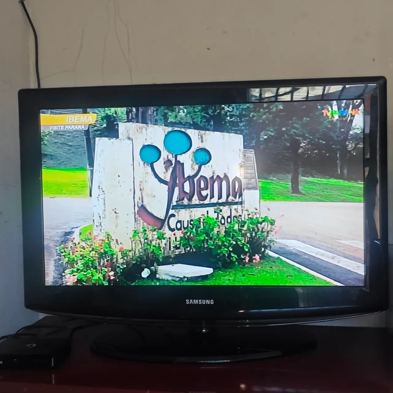 TV Samsung 32" LCD com Controle - Perfeito Estado / Funcionando 100% - Foto 2