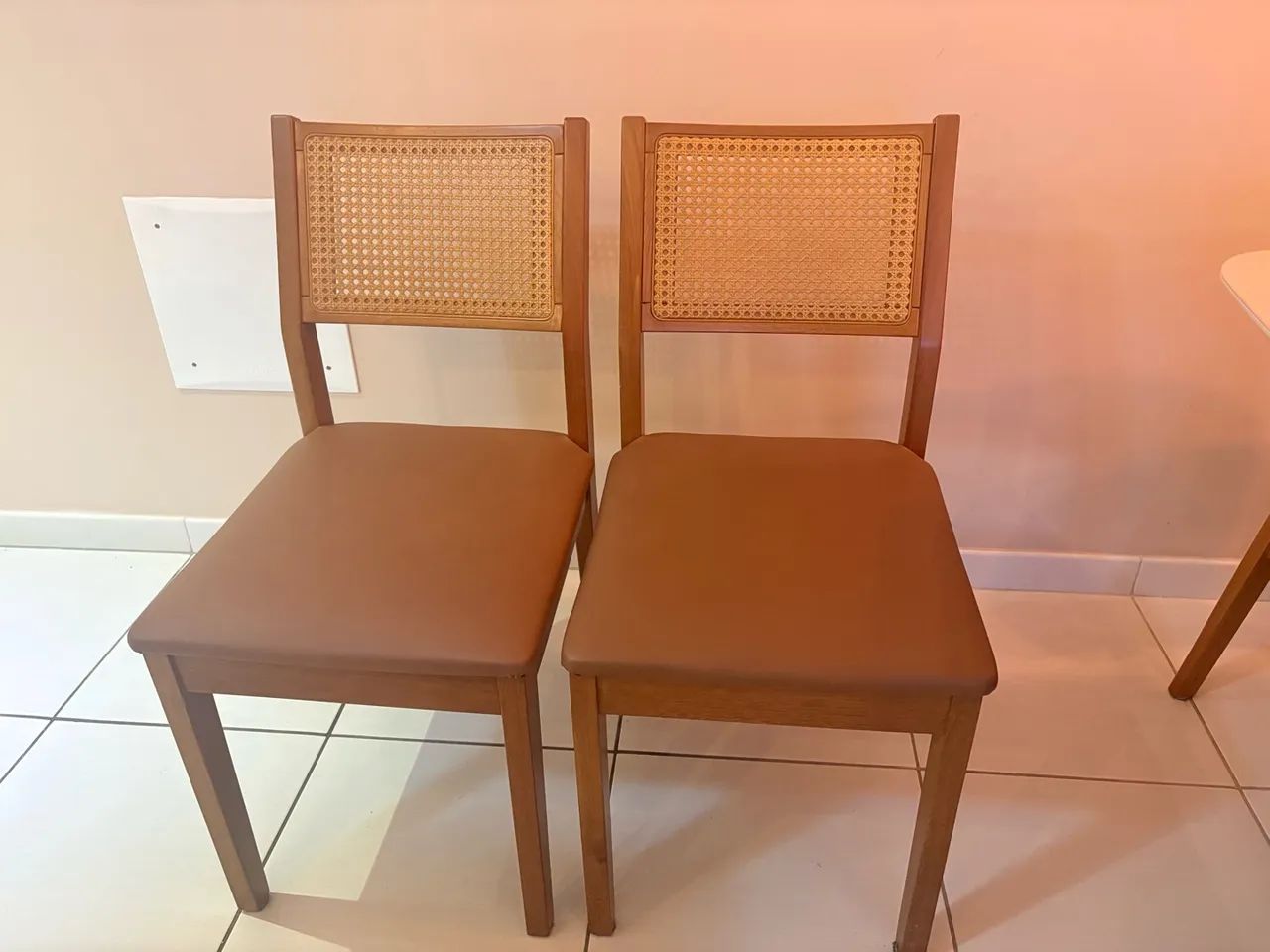 Conjunto de cadeiras e banquetas - Foto 5