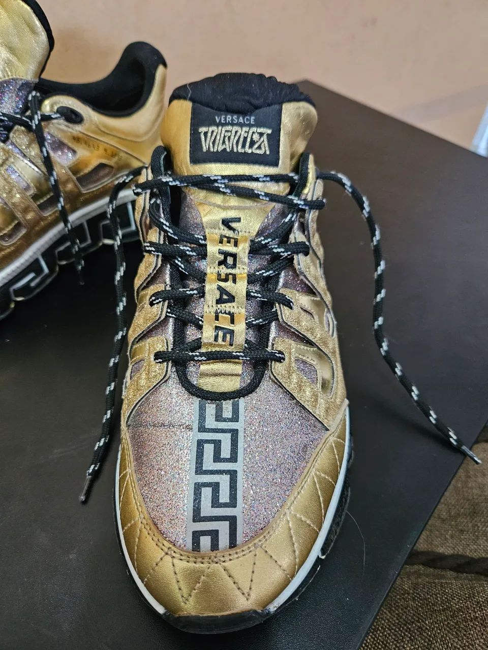 Tênis Versace Trigreca Gold Glitter - Foto 2