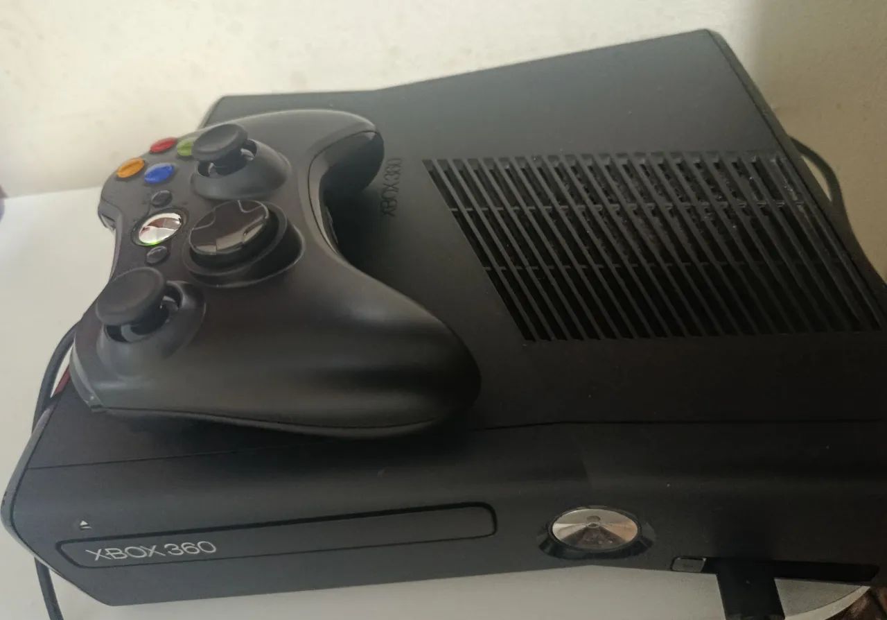 Xbox 360 com 66 jogos 