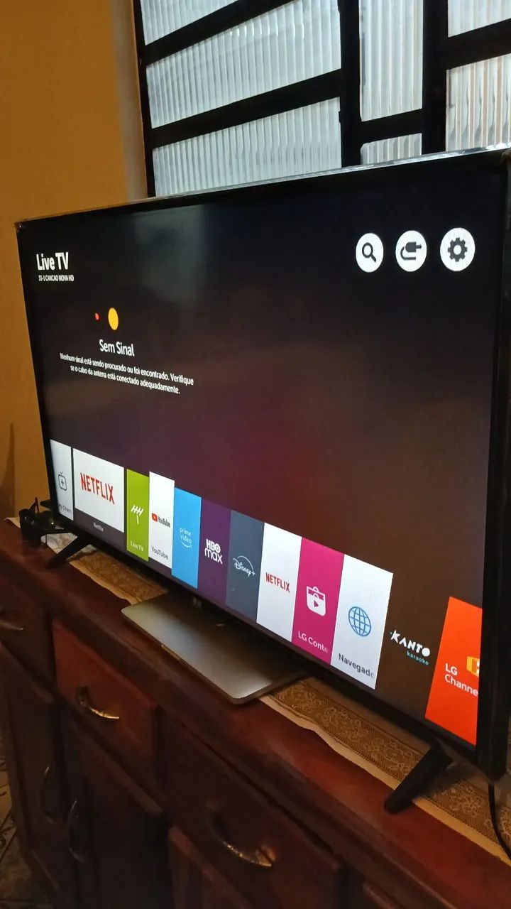 Vendo essa tv da marca LG de 43 polegadas SMART com acesso ao Bluetooth 