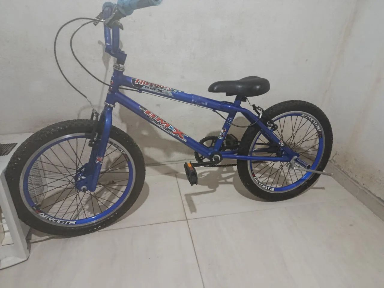 Vende-se uma BMX completa