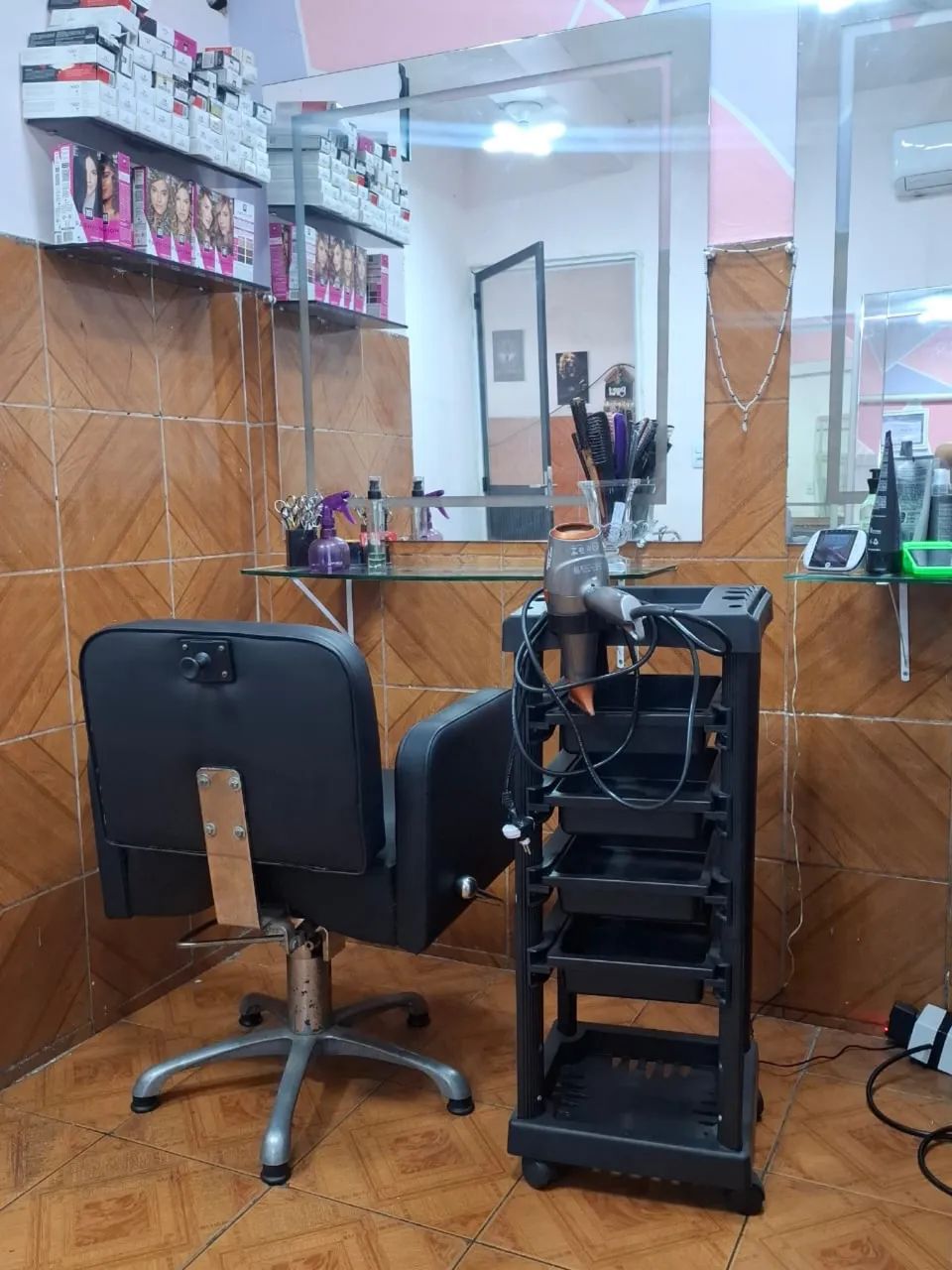 Kit Completo para Salão - Móveis Conservados e Prontos para Uso! - Foto 2