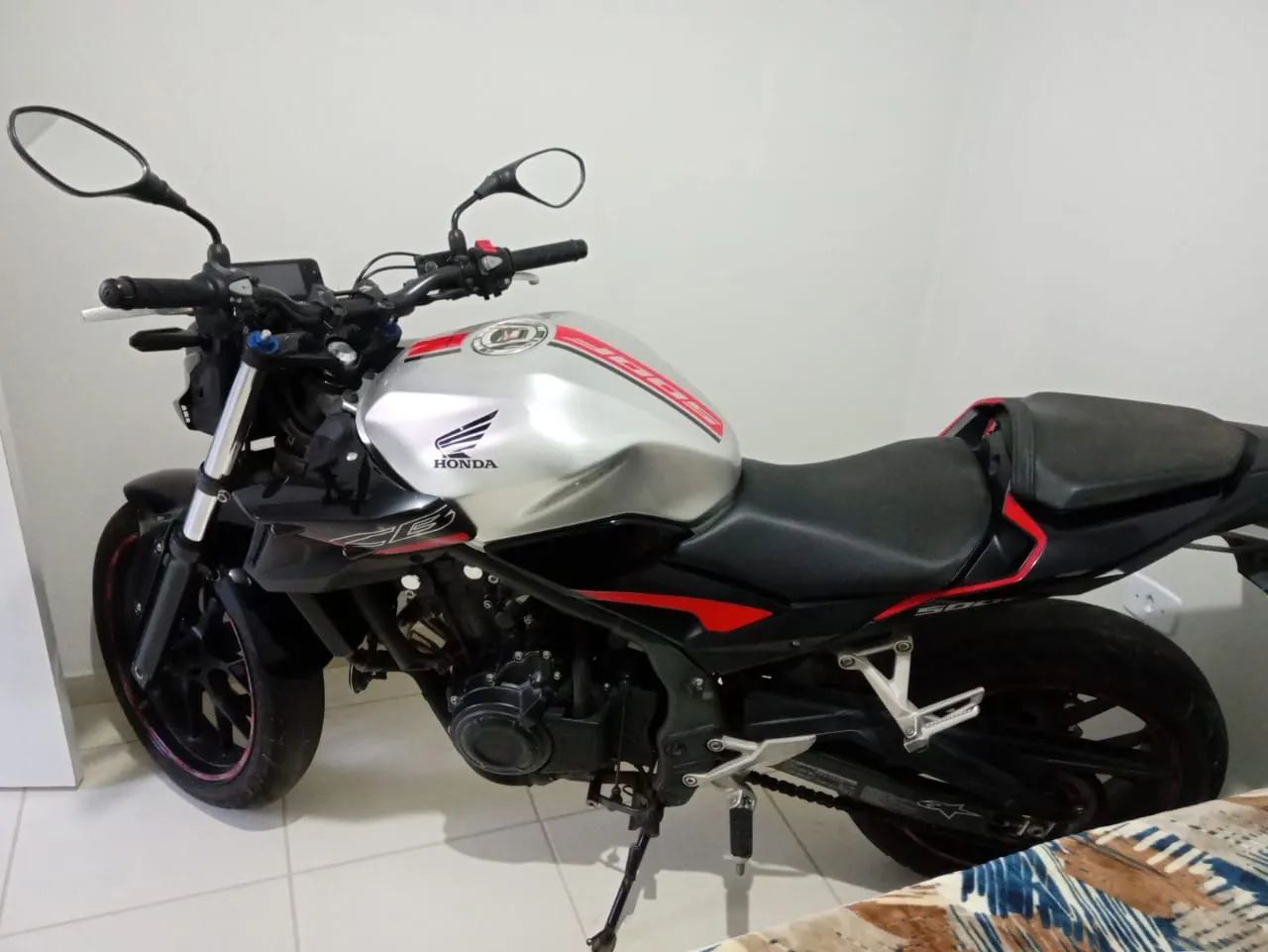 Transmissão nova , pneus novos 
