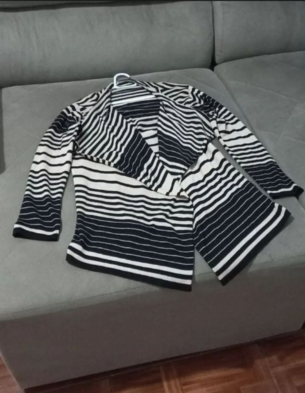 Cardigan Listrado Bege e Preto