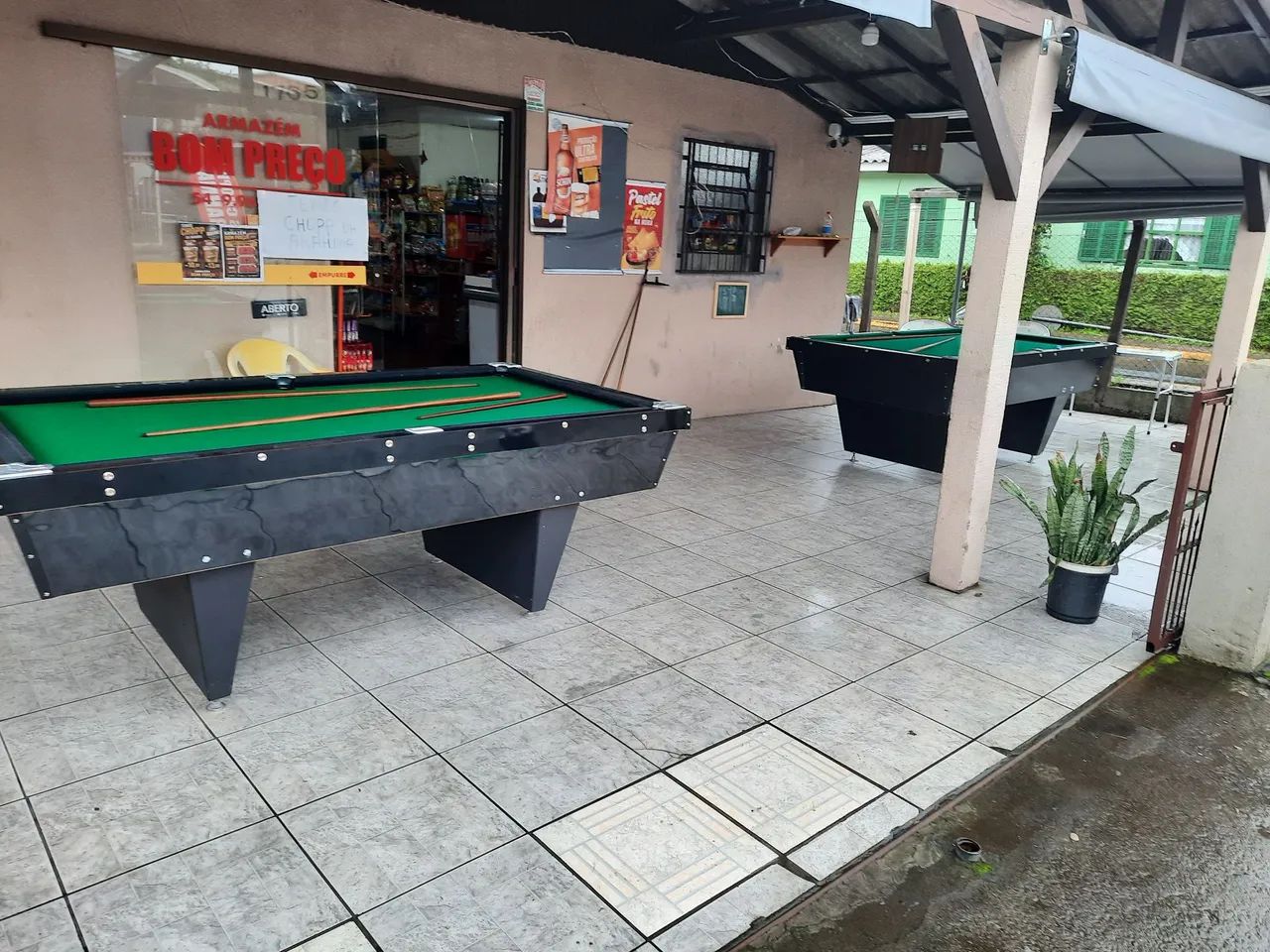 Mercado e bar