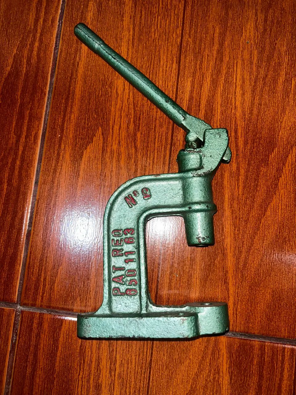 MÁQUINA MANUAL DE BATER BOTÃO - KELLY Nº 9 - Foto 4