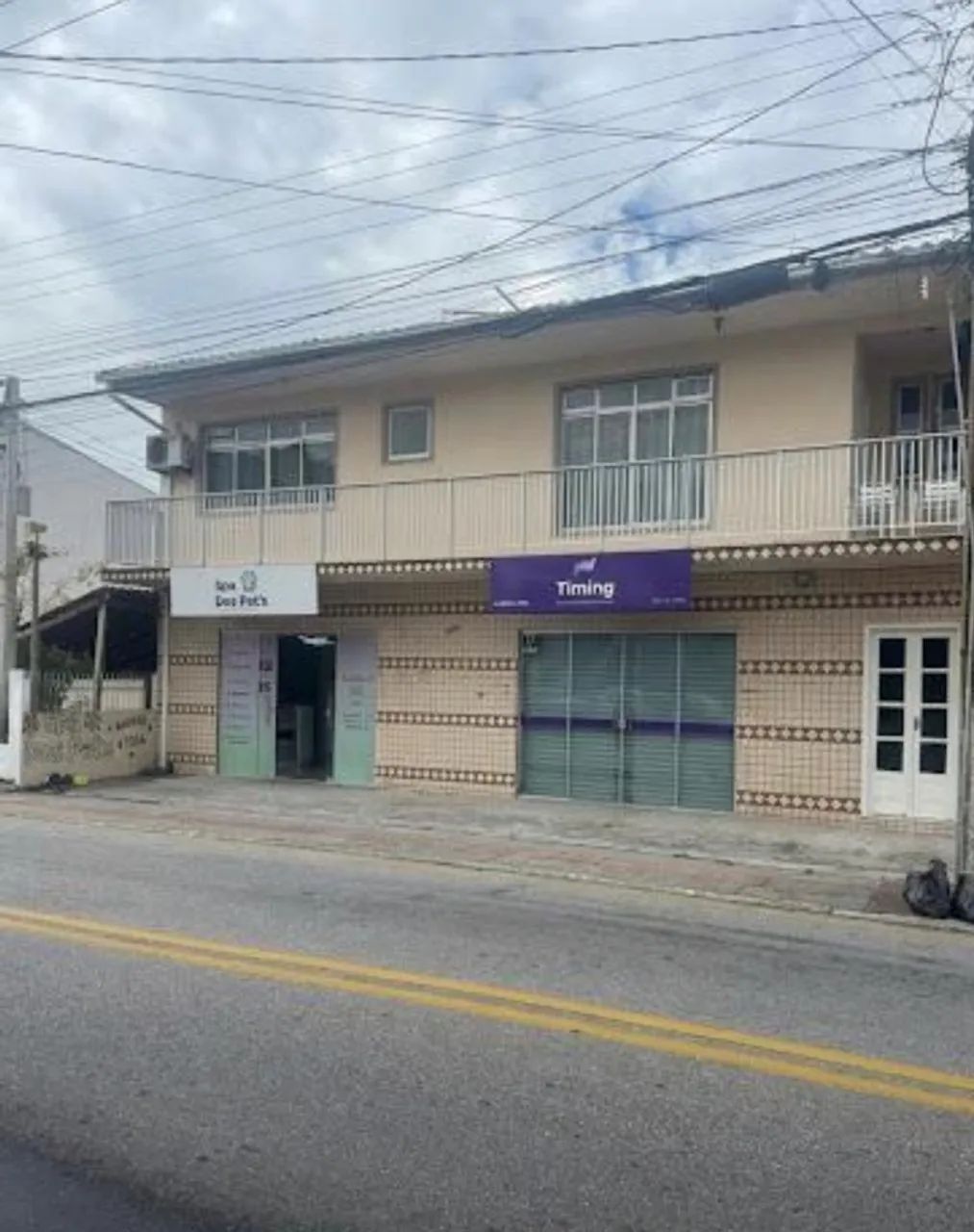 Casa mobiliada + apartamento + 2 salas comerciais 