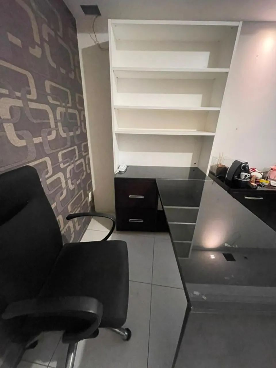 Mesa para escritorio ou quarto  com estante. - Foto 2
