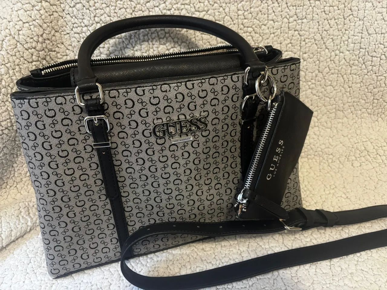 Bolsa Guess tiracolo universitária... - Foto 3