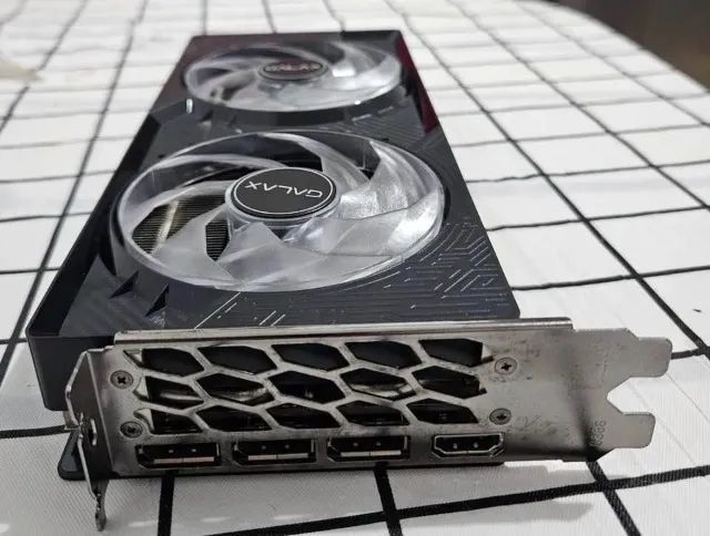 RTX 5070 12gb Galax (Usada/Excelente) - Foto 3