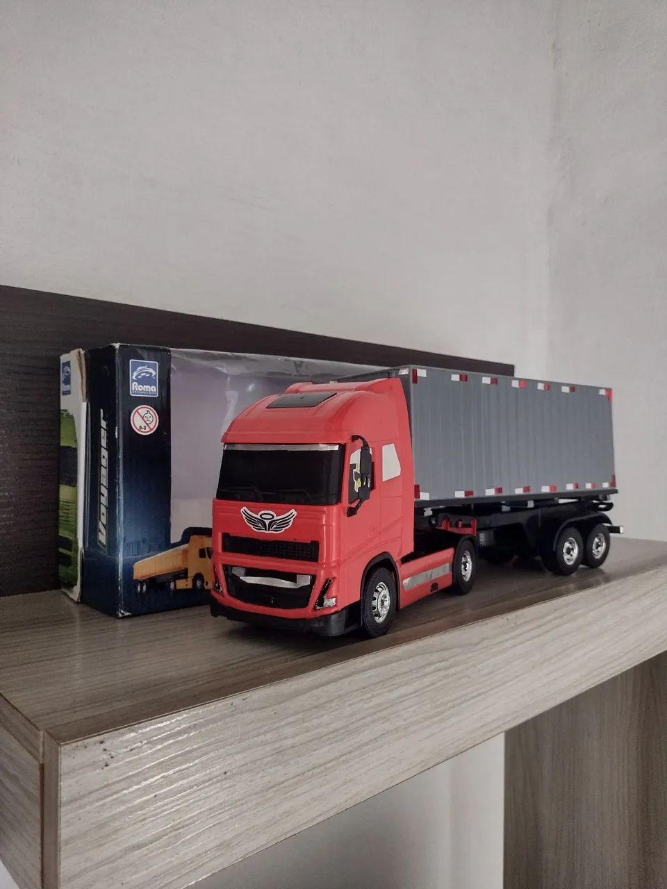 Caminhão Volvo Baú Container 
