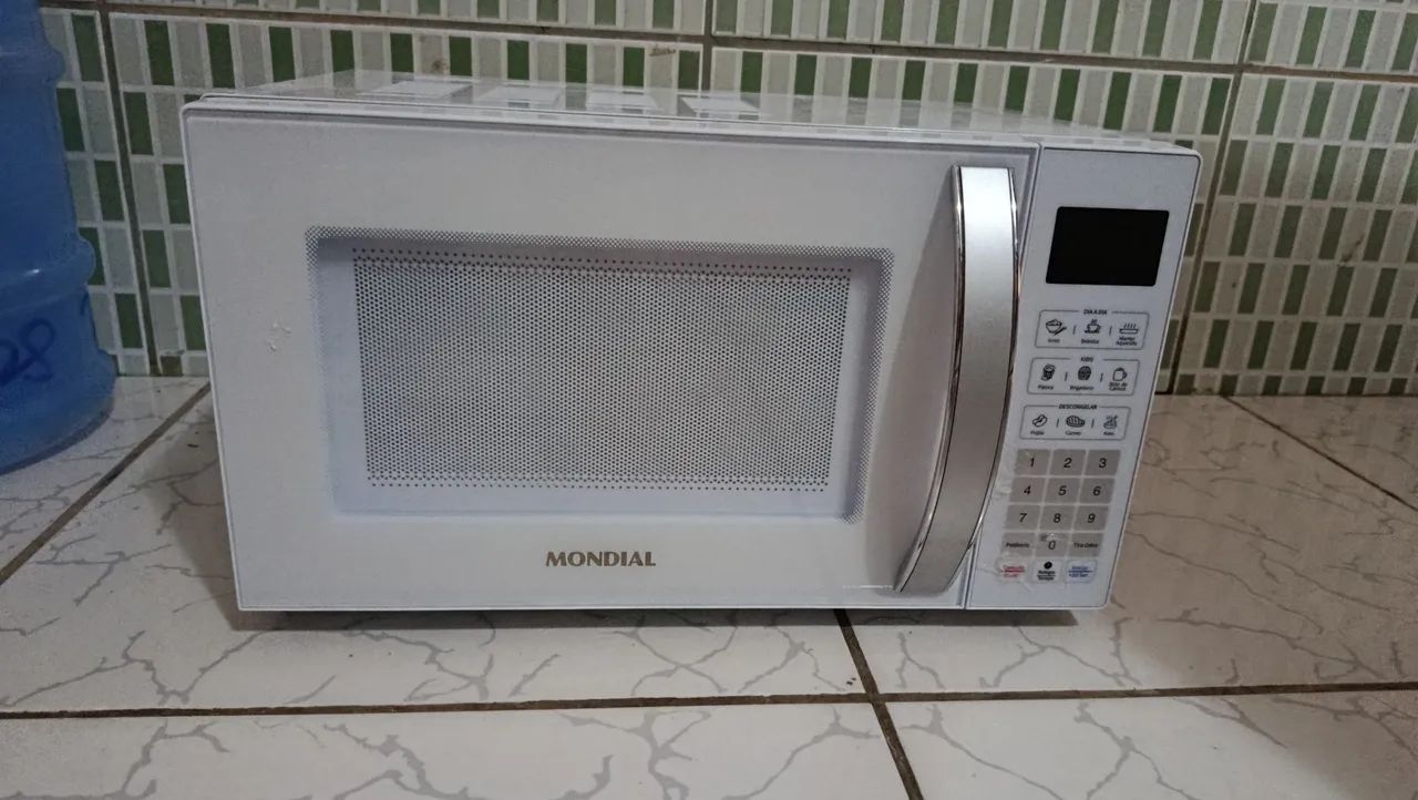 Vendo microondas mondial 21 litros  - Foto 2