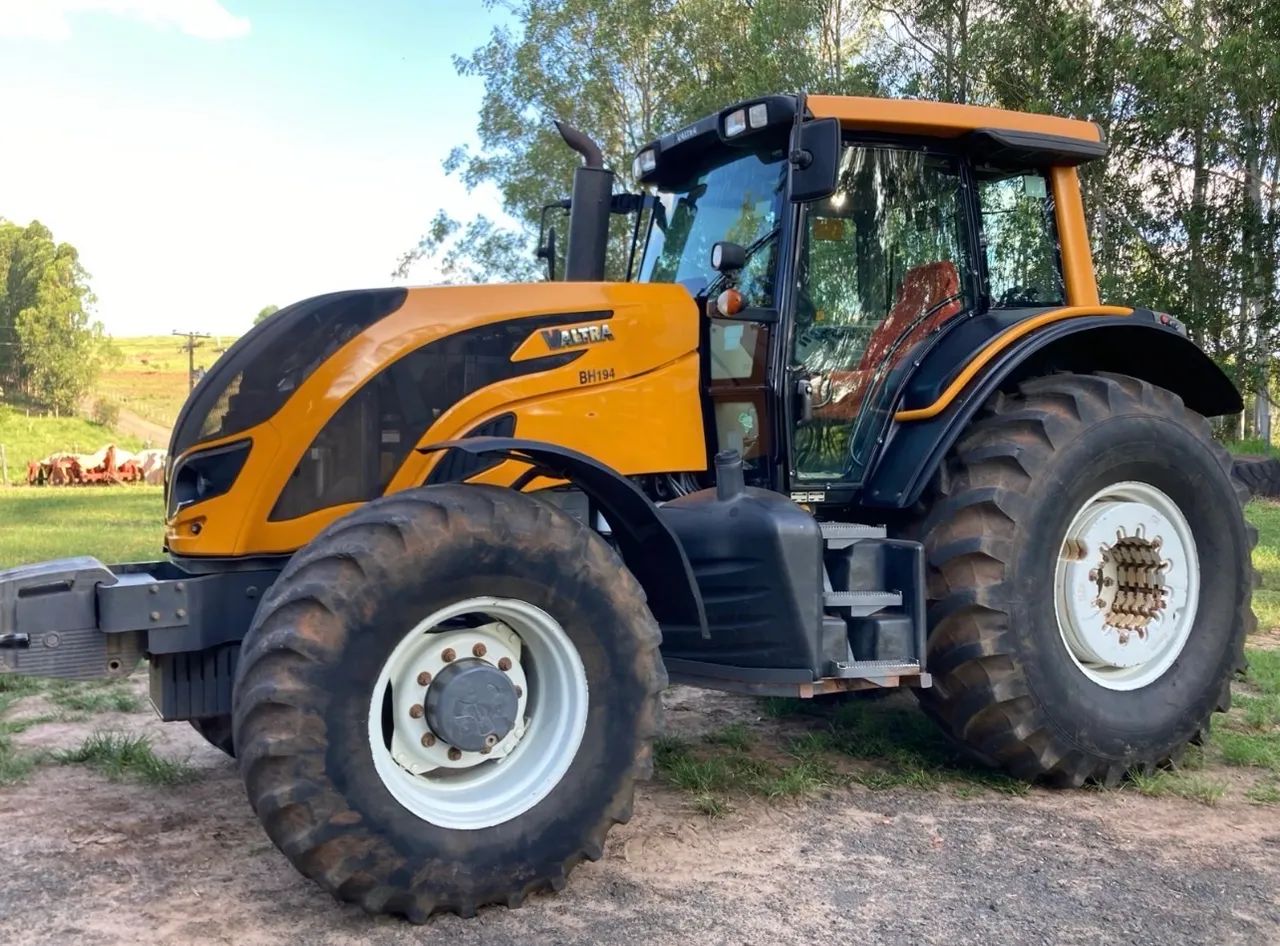 Trator Valtra BH194 ano 2019, 4x4, câmbio manual, com 10.800 horas, em SP