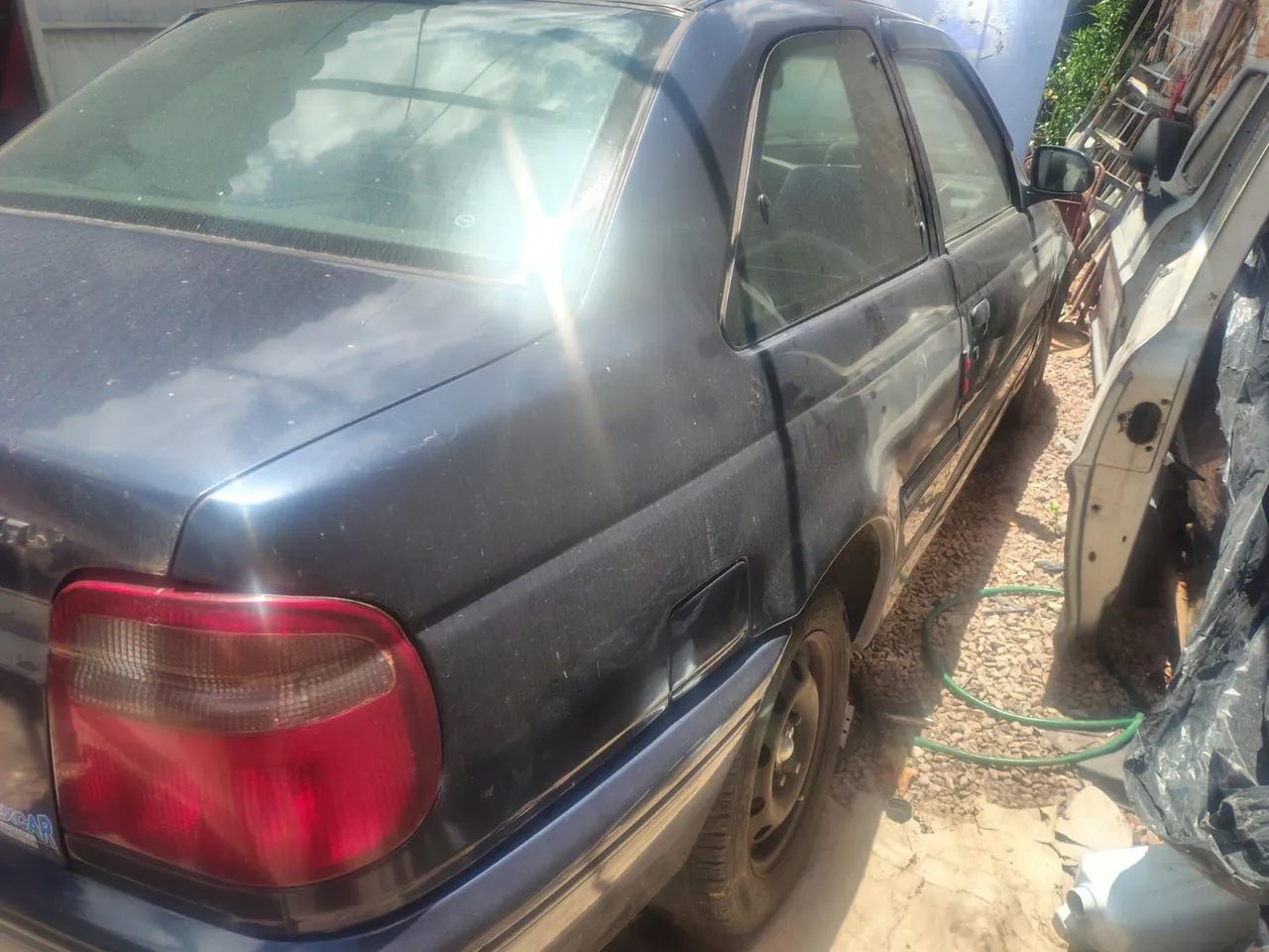 Logus 1995 - Vende-se em peças 