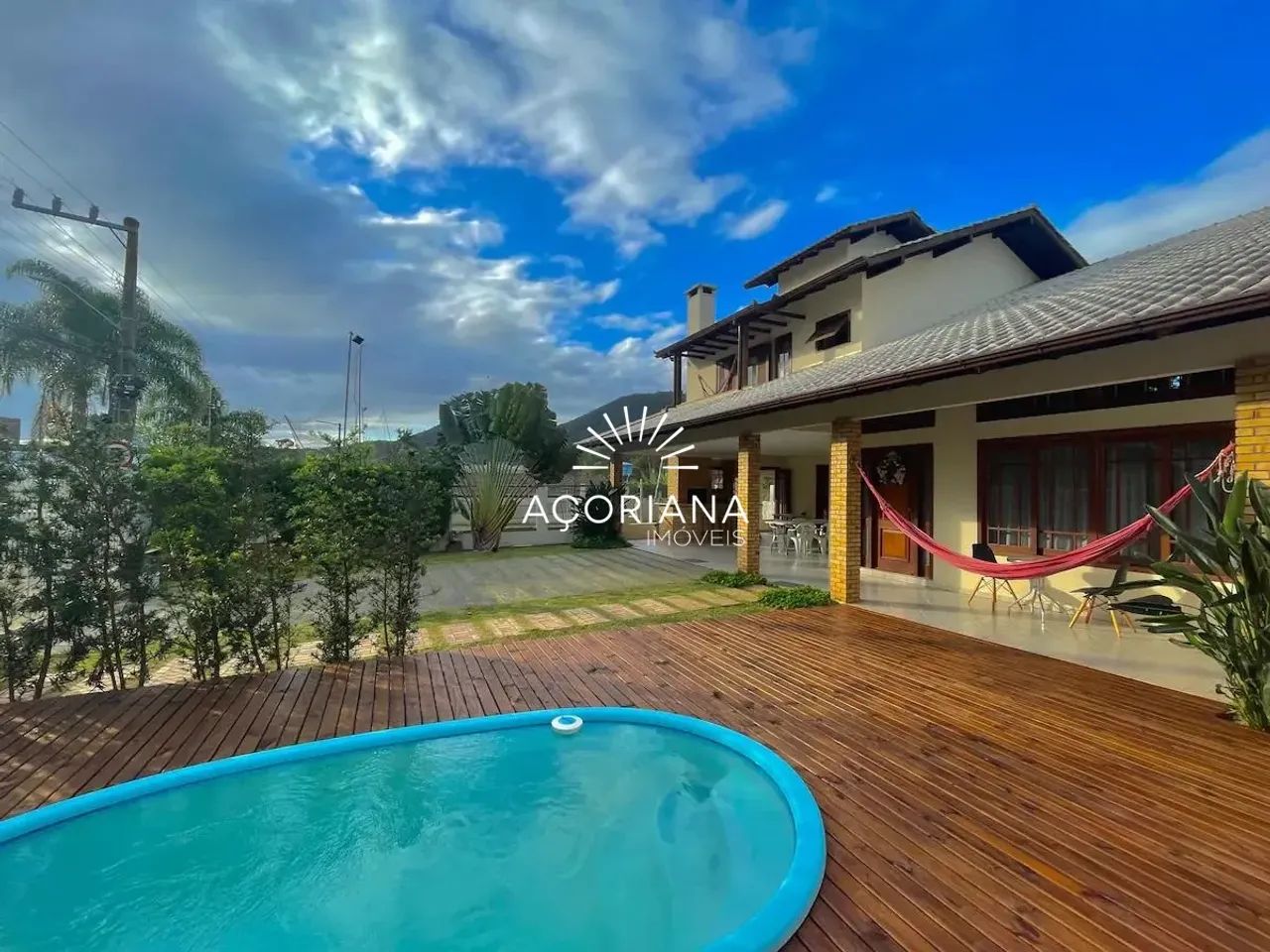 Casa Espaçosa com 4 Quartos, Churrasqueira e Área de Lazer Completa Ampla Casa c