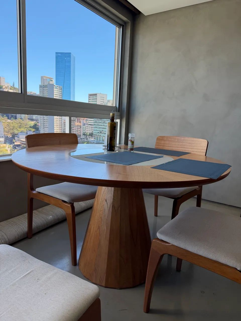 Mesa de jantar com 4 cadeiras