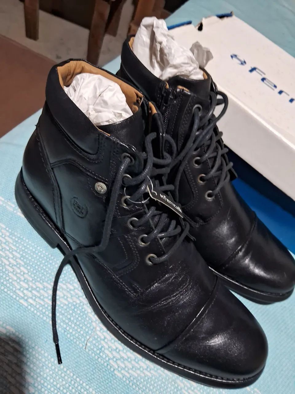 Bota masculina de couro na cor preta numero 43 - Foto 3