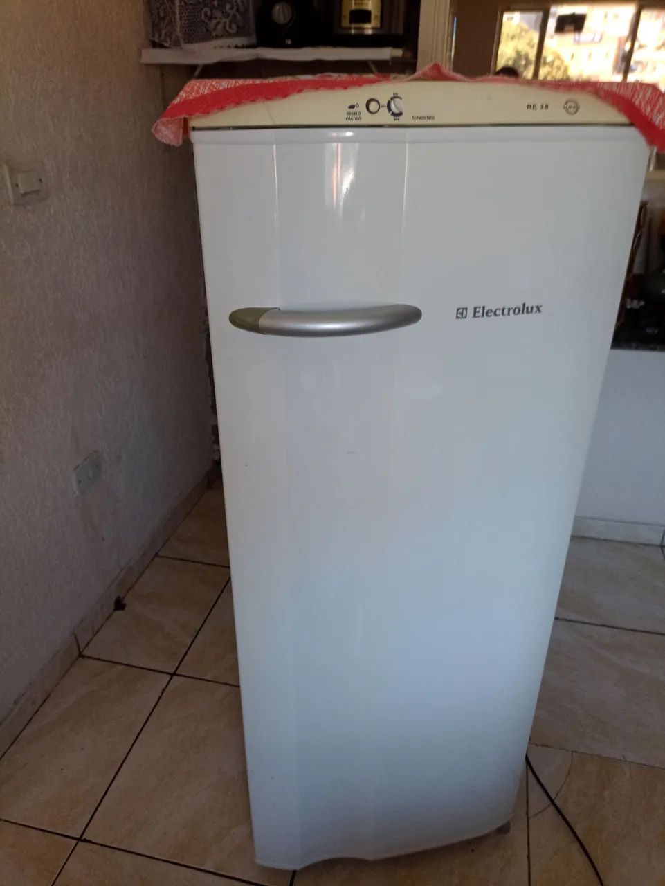 Geladeira Eletrolux re 28