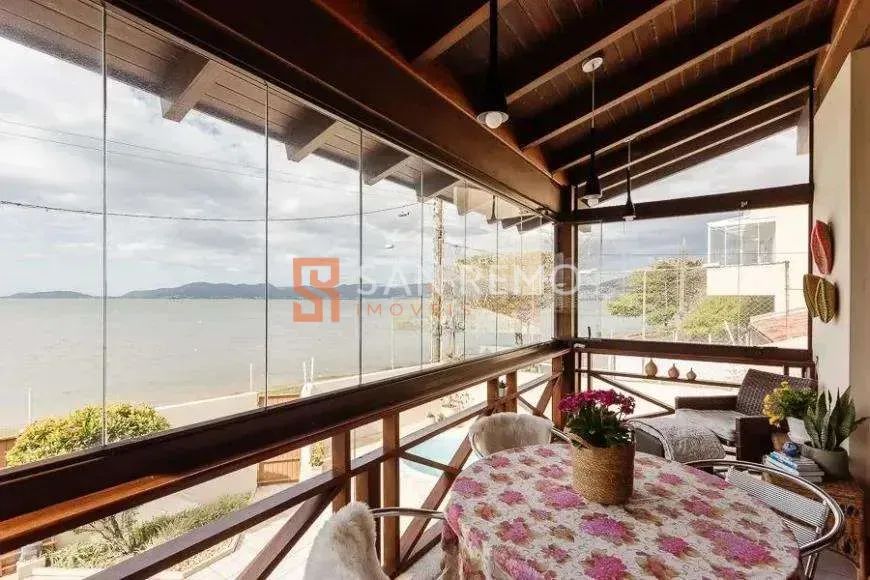 Balneário | Casa 3 quartos, sendo 1 suite