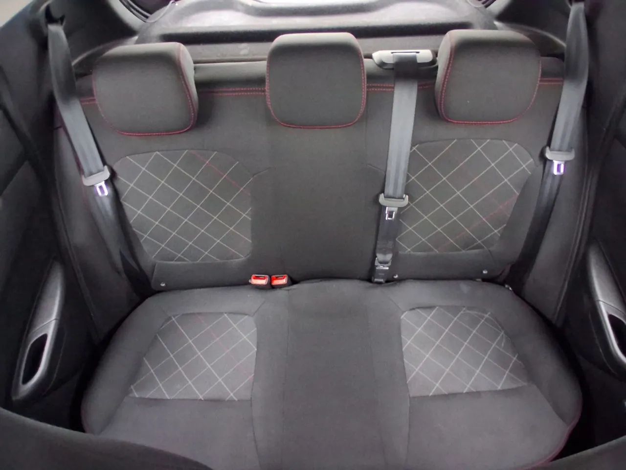 Renault Kwid 1.0 Zen, foto 16 de 18