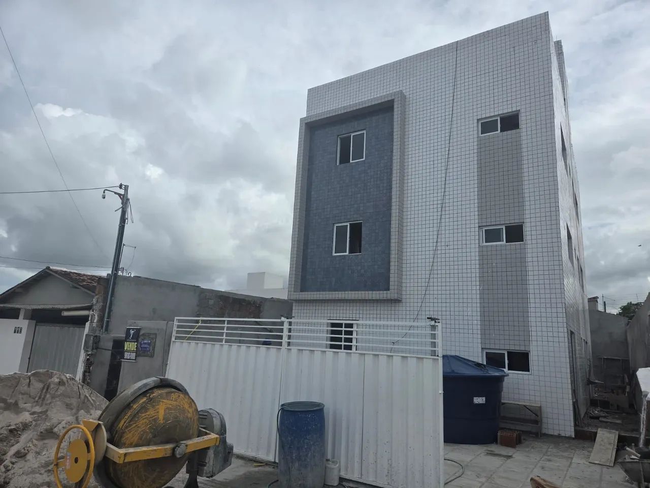 APARTAMENTO TÉRREO COM ÁREA PRIVATIVA / APT TERREO