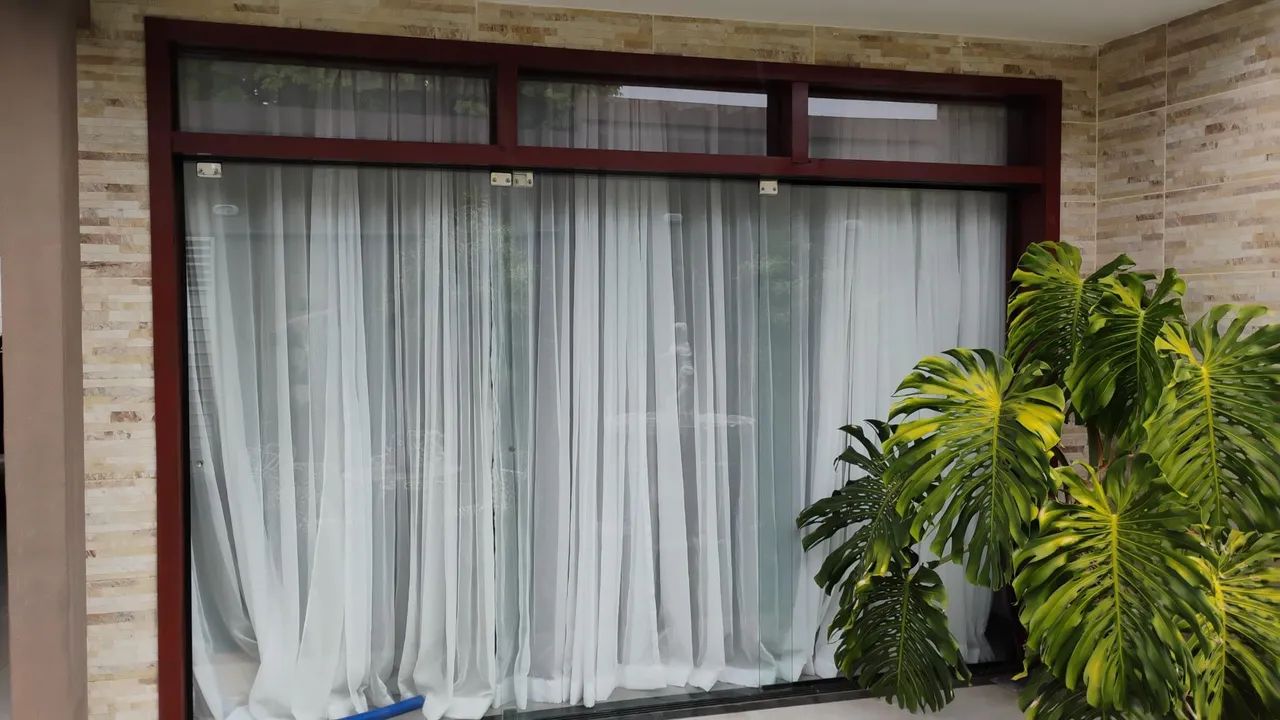 Porta em ipê e vidros