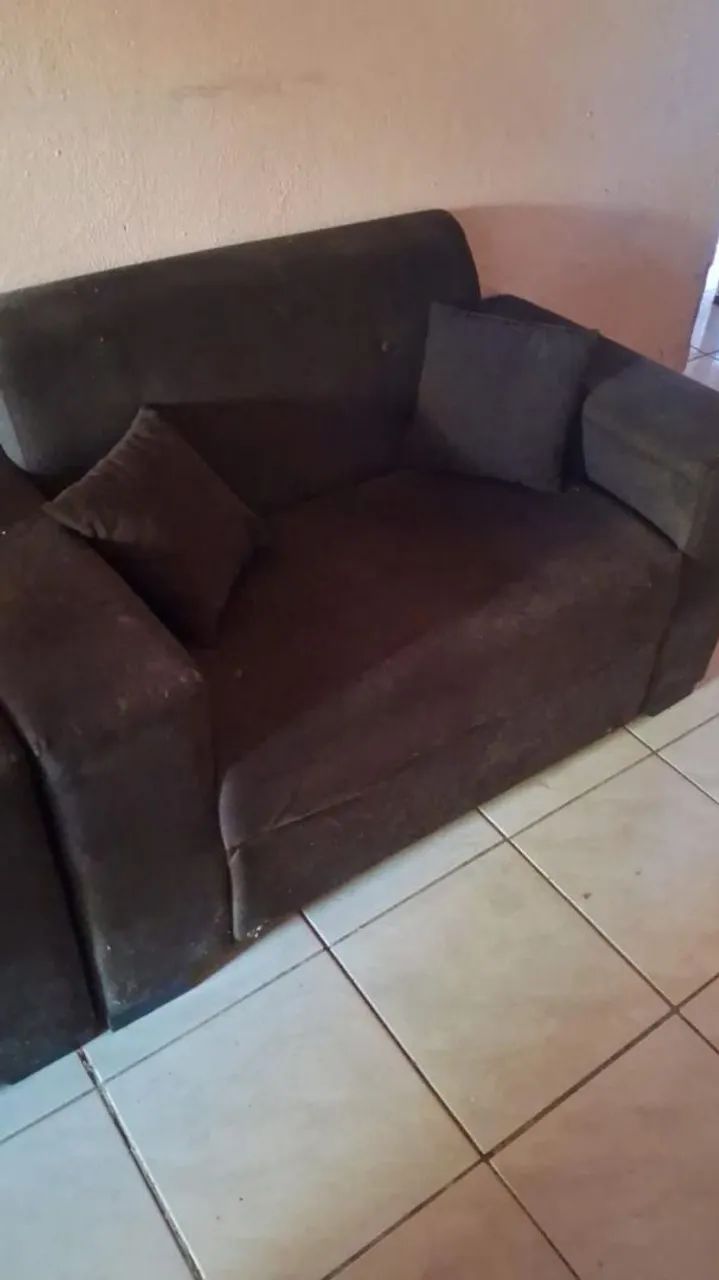 Sofá 2 e 3 lugares com almofadas R$ 280