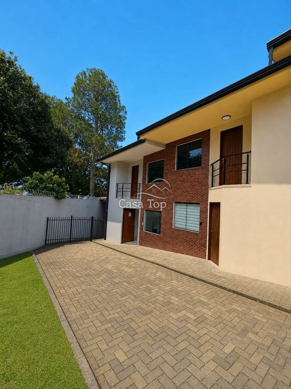 Sobrado à venda Neves