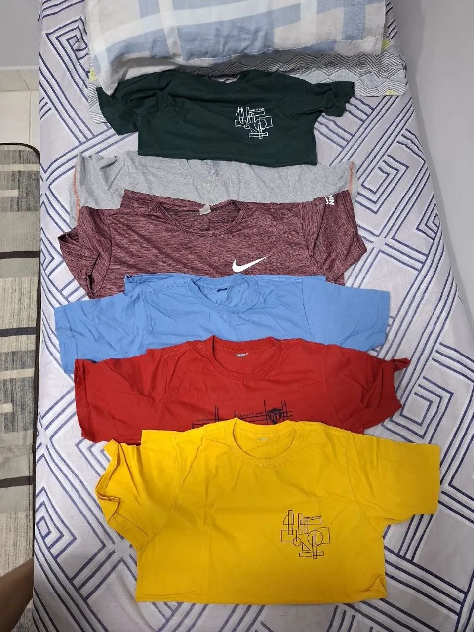 Vendo 6 camisas por 60 - Foto 2