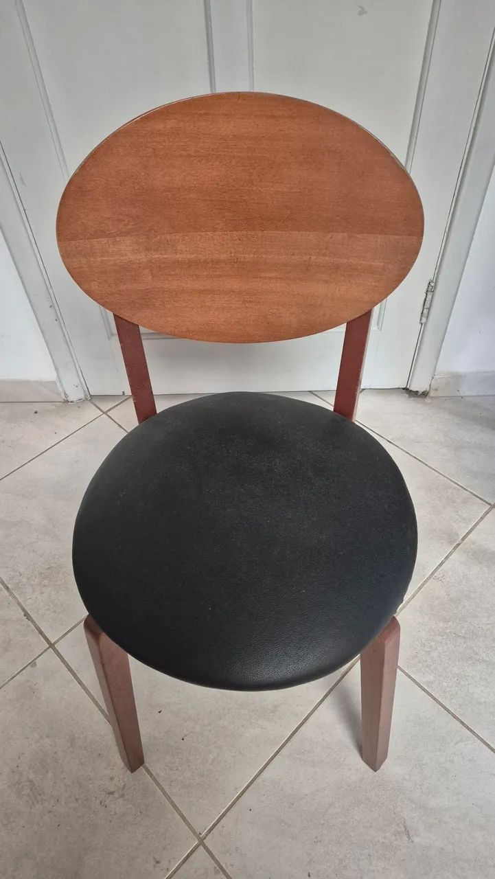 Cadeira de Madeira com Assento Estofado Preto (Firme e Resistente) - Foto 2