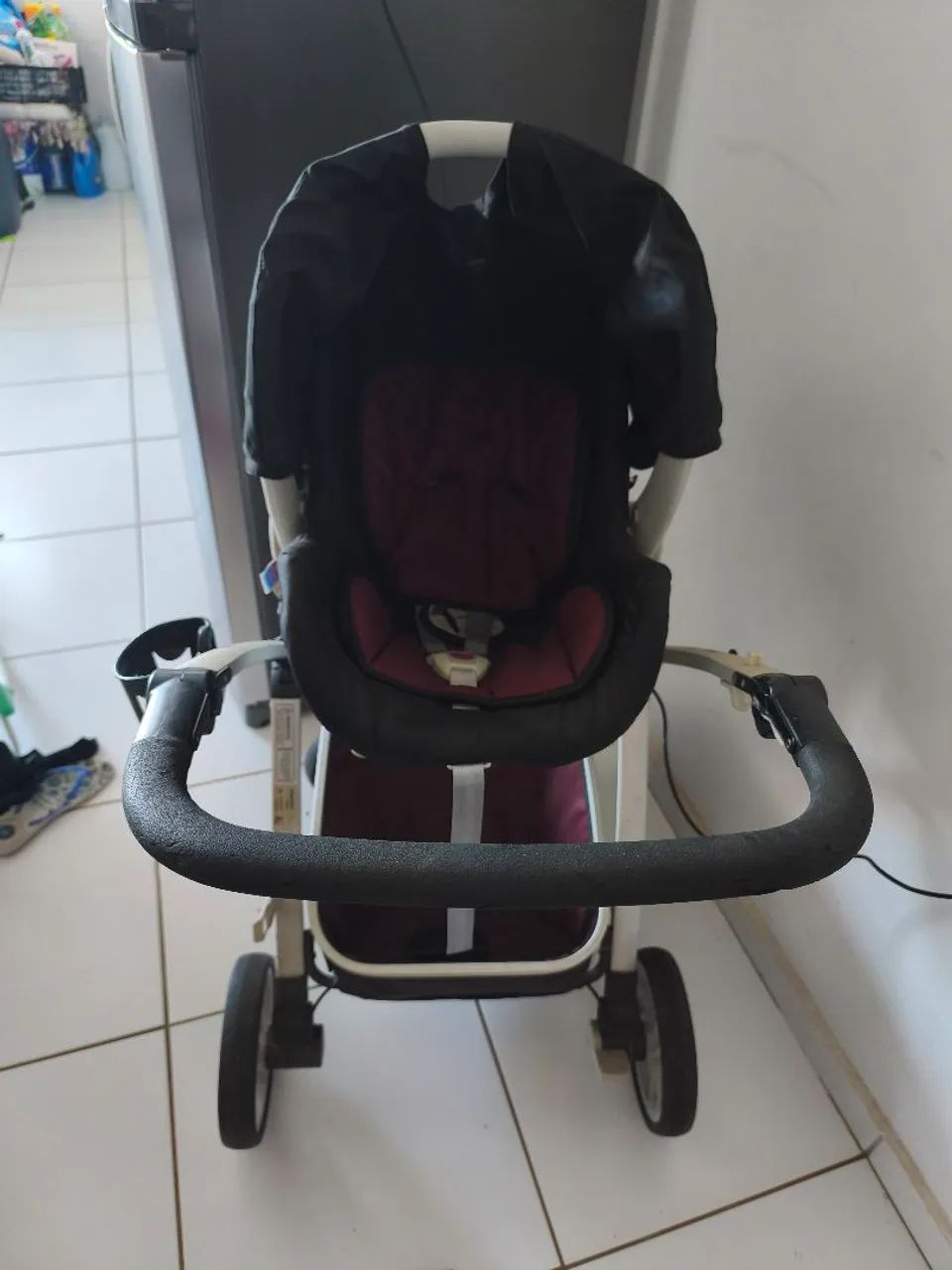 Carrinho de bebê com bebê conforte e suporte  - Foto 5