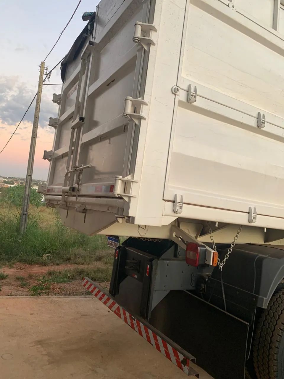 Iveco Tector 240E22 2012/2013 - 4º Eixo com Caçamba Agrícola - Foto 5