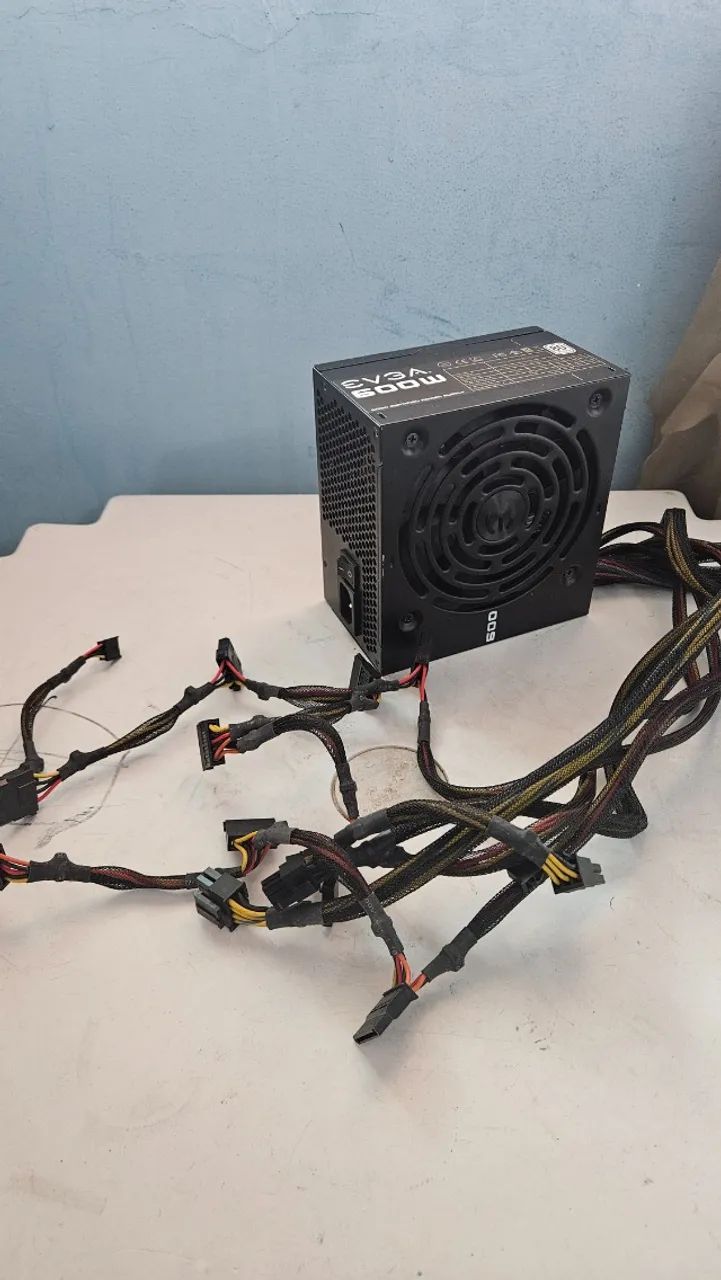Fonte EVGA 600W (80 Plus / Bivolt)