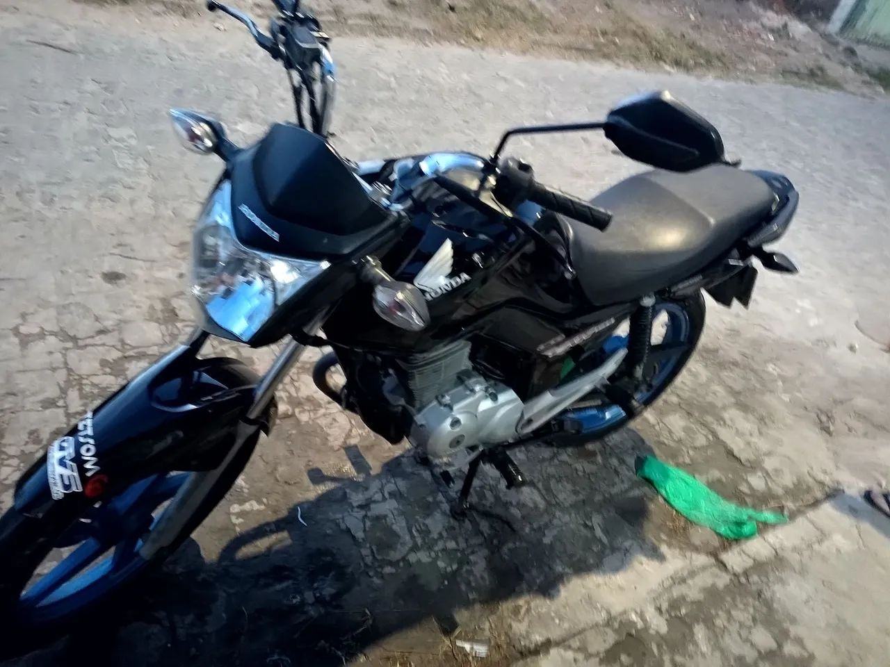 Moto extra bem nova