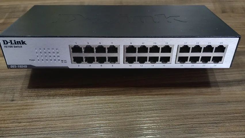 Switch D-Link DES-1024D 10/100 24 Portas