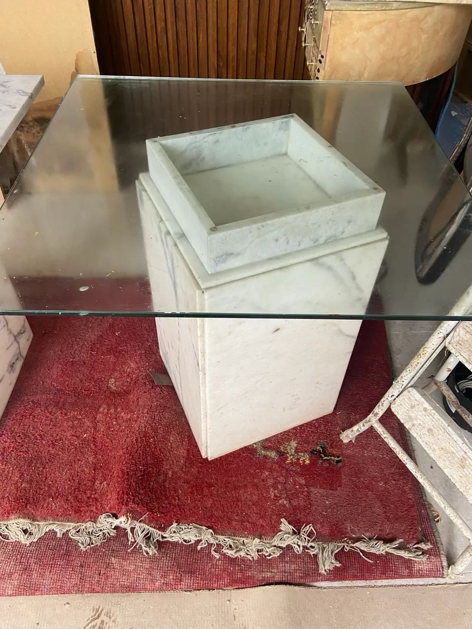 Mesa de vidro e mármore 