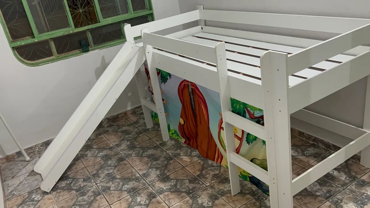 Vendo Cama infantil com escorregador 