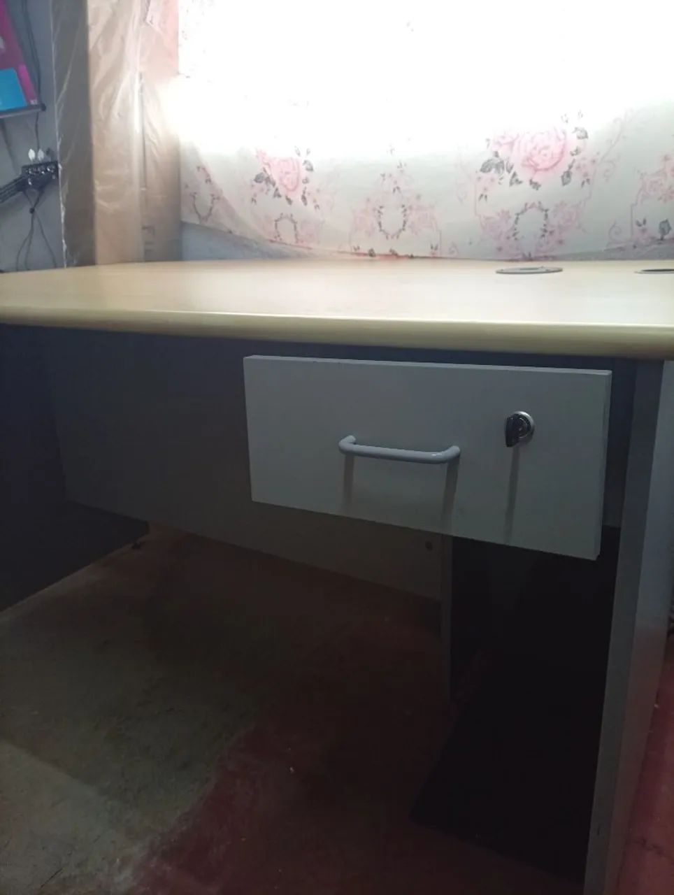 Mesa c/ 2 cadeiras ( escritório) - Foto 2