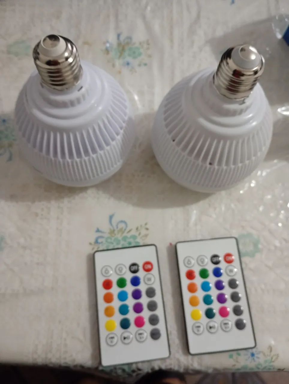 Lâmpadas coloridas com controle