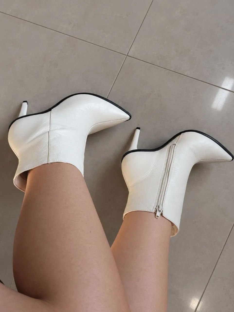 Bota branca cano baixo com salto