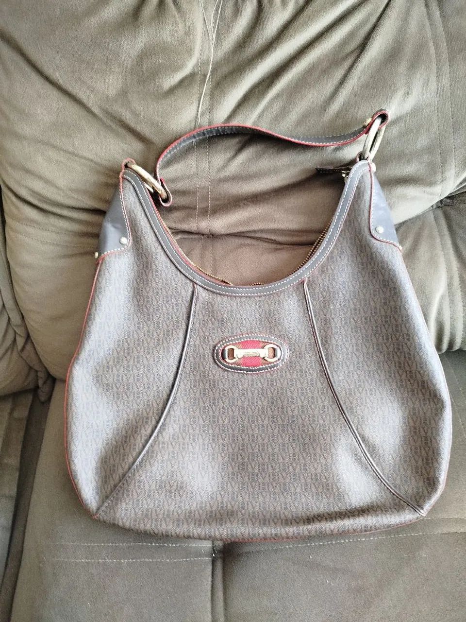 Bolsa de ombro marca Victor Hugo 